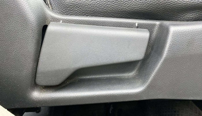 2019 Renault TRIBER RXZ, Petrol, Manual, 28,458 km, Driver Side Adjustment Panel