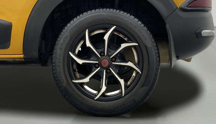 2019 Renault TRIBER RXZ, Petrol, Manual, 28,458 km, Left Rear Wheel
