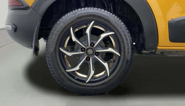 2019 Renault TRIBER RXZ, Petrol, Manual, 28,458 km, Right Rear Wheel