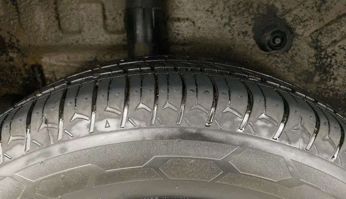 2015 Maruti Celerio VXI AMT, Petrol, Automatic, 59,737 km, Right Rear Tyre Tread