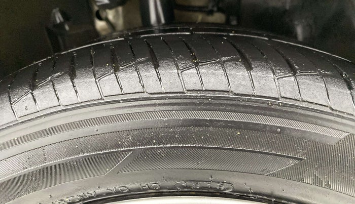 2021 Tata ALTROZ XM PLUS PETROL, Petrol, Manual, 64,994 km, Right Front Tyre Tread