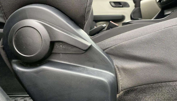 2021 Tata ALTROZ XM PLUS PETROL, Petrol, Manual, 64,994 km, Driver Side Adjustment Panel