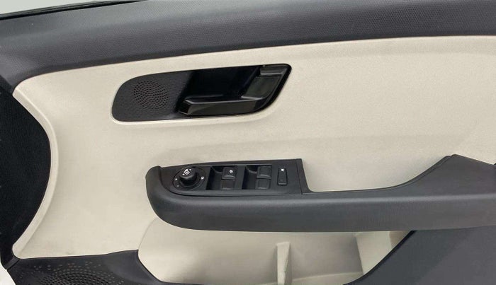 2021 Tata ALTROZ XM PLUS PETROL, Petrol, Manual, 64,994 km, Driver Side Door Panels Control