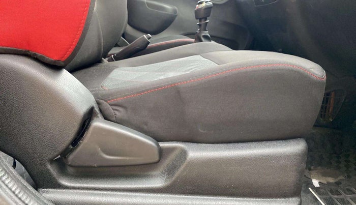 2021 Renault Kwid RXT 1.0 (O), Petrol, Manual, 23,534 km, Driver Side Adjustment Panel