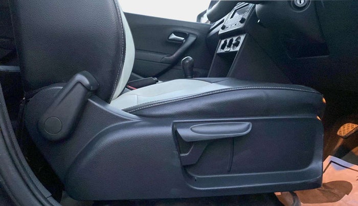 2017 Volkswagen Polo COMFORTLINE 1.2L, Petrol, Manual, 56,304 km, Driver Side Adjustment Panel