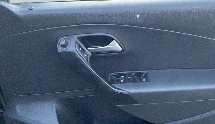 2017 Volkswagen Polo COMFORTLINE 1.2L, Petrol, Manual, 56,304 km, Driver Side Door Panels Control