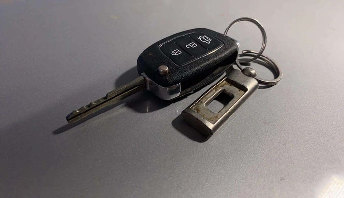 2015 Hyundai Xcent S (O) 1.2, Petrol, Manual, 82,531 km, Key Close Up