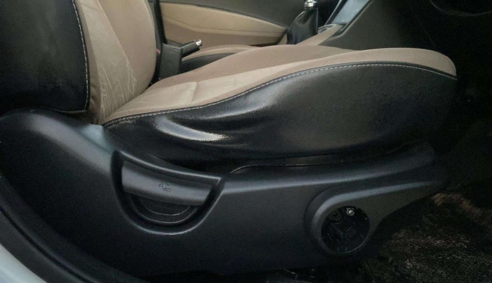 2015 Hyundai Xcent S (O) 1.2, Petrol, Manual, 82,531 km, Driver Side Adjustment Panel