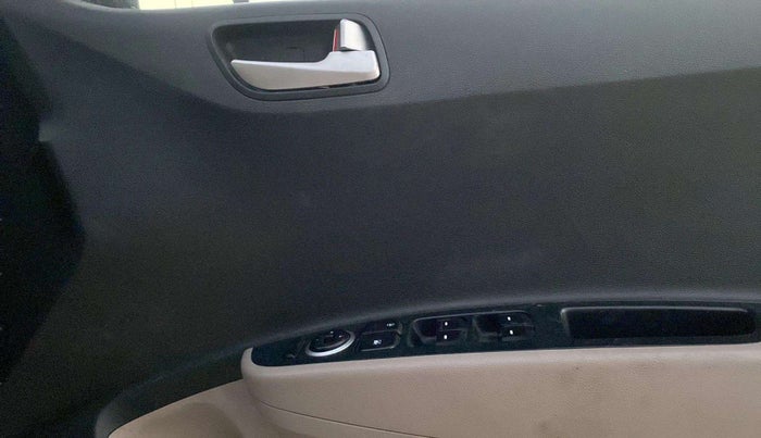 2015 Hyundai Xcent S (O) 1.2, Petrol, Manual, 82,531 km, Driver Side Door Panels Control