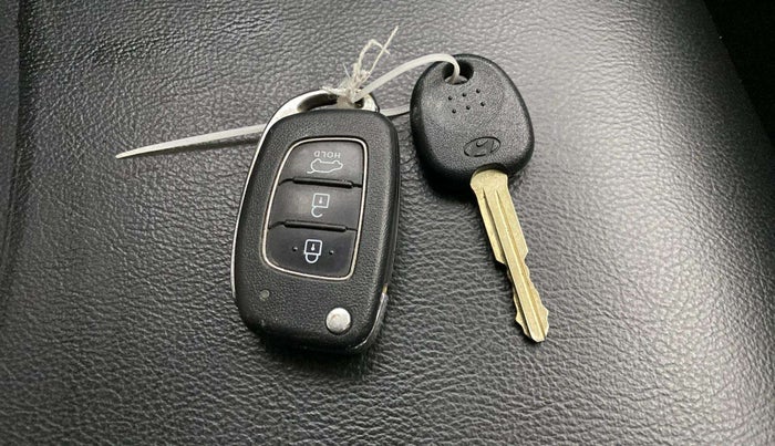 2019 Hyundai VENUE S 1.2, Petrol, Manual, 51,053 km, Key Close Up