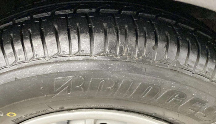 2014 Hyundai i10 MAGNA 1.1, Petrol, Manual, 20,159 km, Right Front Tyre Tread