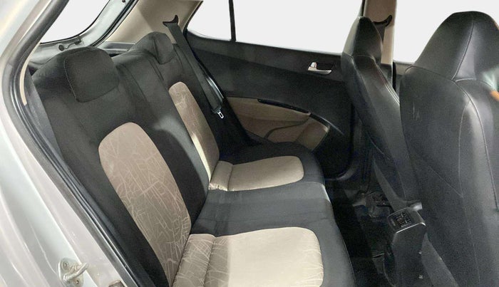 2016 Hyundai Grand i10 SPORTZ 1.2 KAPPA VTVT, Petrol, Manual, 61,767 km, Right Side Rear Door Cabin