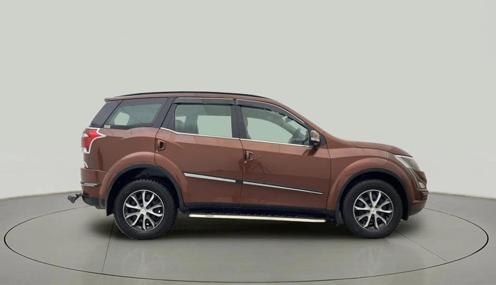 2020 Mahindra XUV500 W7, Diesel, Manual, 49,355 km, Right Side View