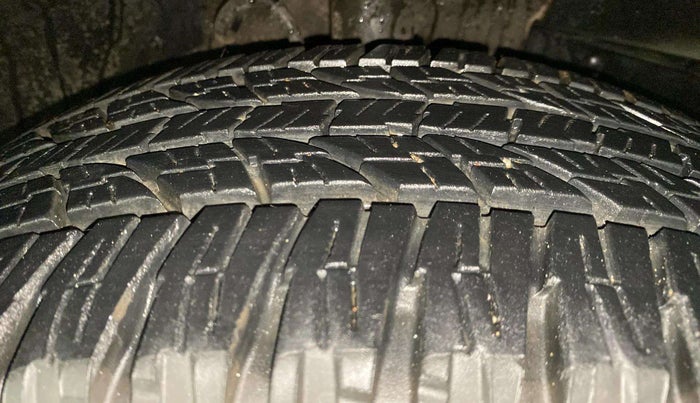 2020 Mahindra XUV500 W7, Diesel, Manual, 49,355 km, Right Front Tyre Tread