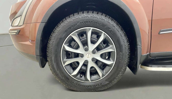 2020 Mahindra XUV500 W7, Diesel, Manual, 49,355 km, Left Front Wheel