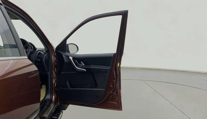 2020 Mahindra XUV500 W7, Diesel, Manual, 49,355 km, RHS Front Door