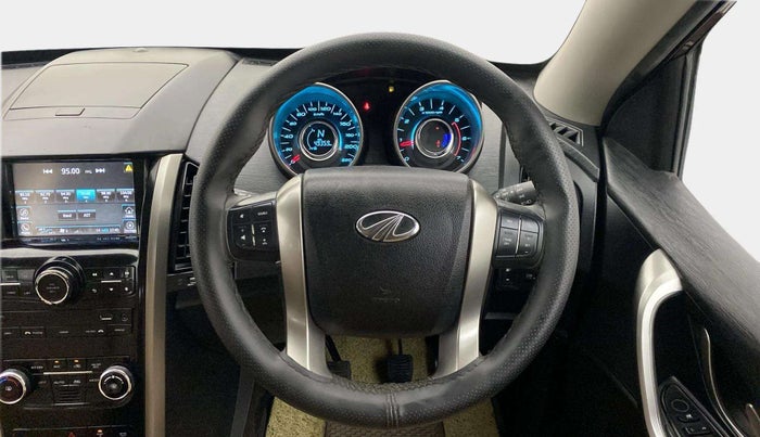 2020 Mahindra XUV500 W7, Diesel, Manual, 49,355 km, Steering Wheel Close Up