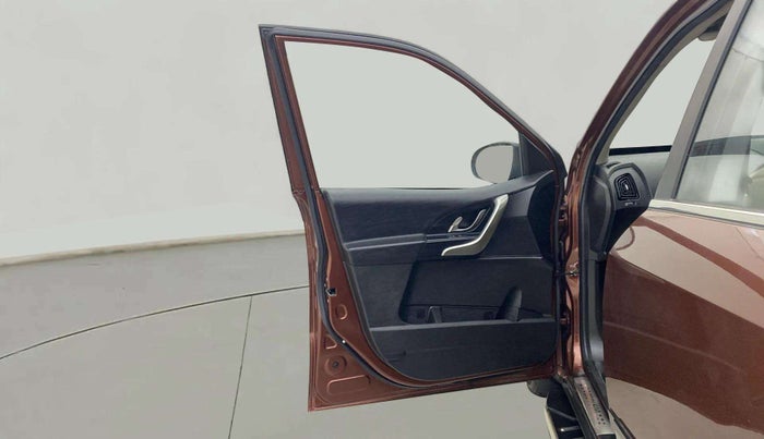 2020 Mahindra XUV500 W7, Diesel, Manual, 49,355 km, LHS Front Door