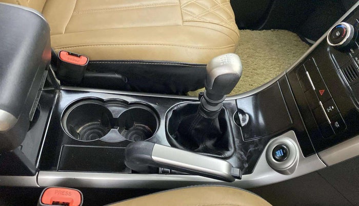 2020 Mahindra XUV500 W7, Diesel, Manual, 49,355 km, Gear Lever