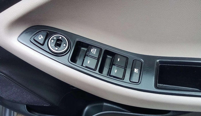 2016 Hyundai Elite i20 SPORTZ 1.2, Petrol, Manual, 40,873 km, Driver Side Door Panels Control