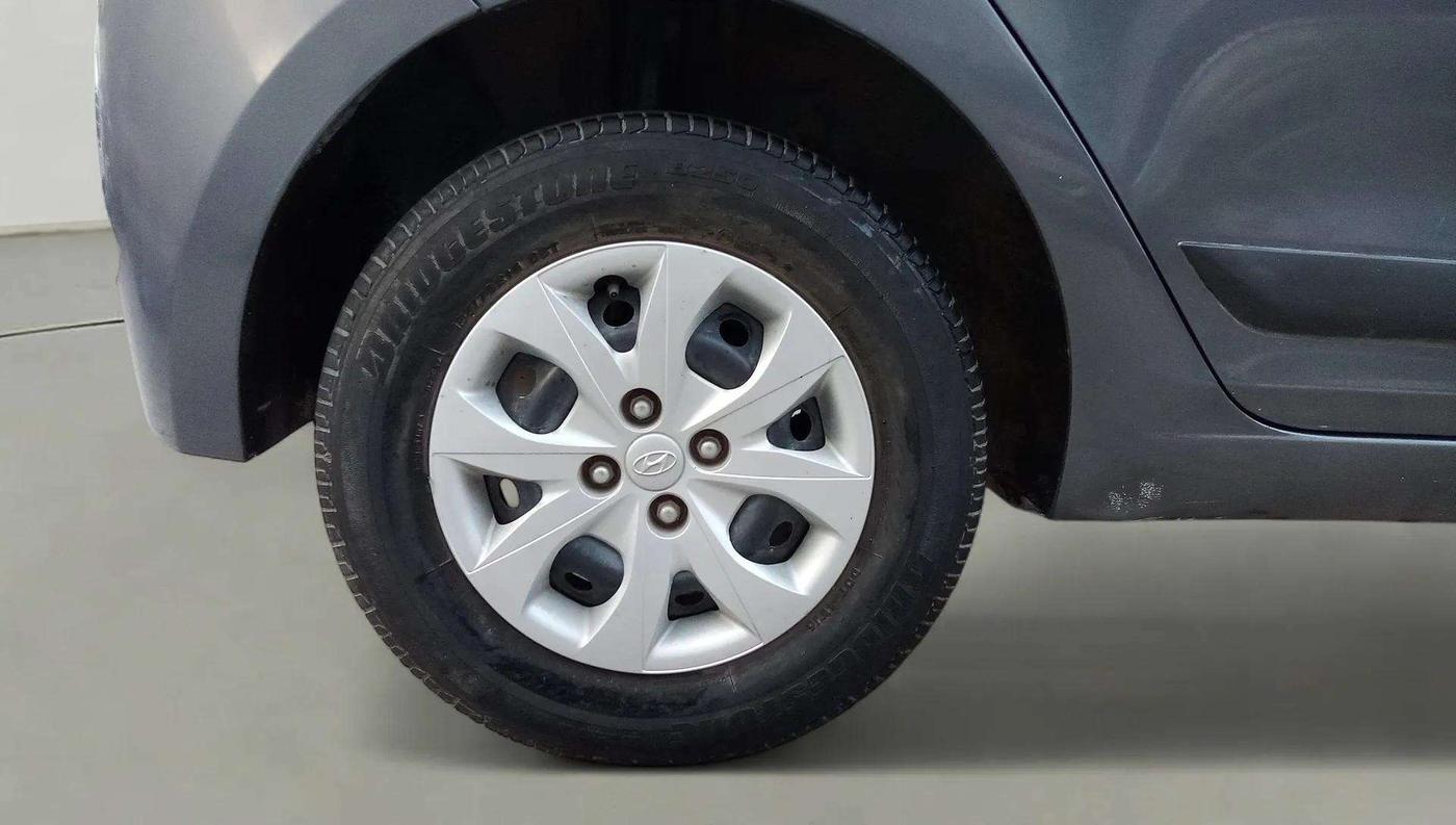 2016 Hyundai Elite i20 SPORTZ 1.2, Petrol, Manual, 40,873 km, Right Rear Wheel