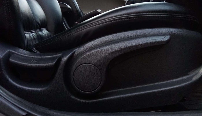 2016 Hyundai Elite i20 SPORTZ 1.2, Petrol, Manual, 40,873 km, Driver Side Adjustment Panel