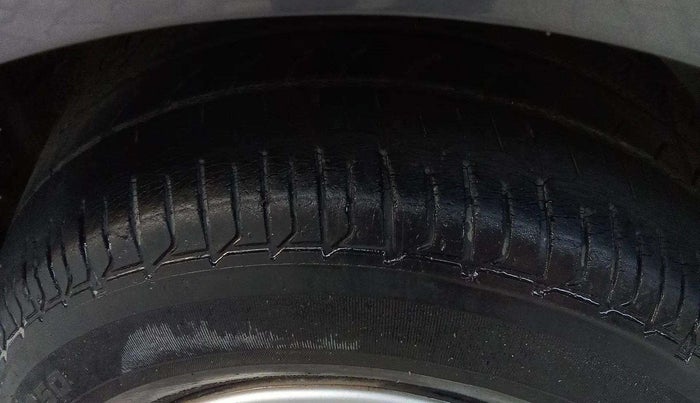 2016 Hyundai Elite i20 SPORTZ 1.2, Petrol, Manual, 40,873 km, Right Front Tyre Tread