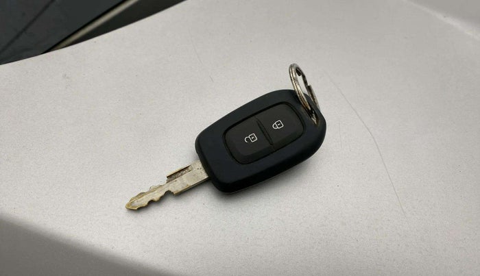 2019 Renault Kwid RXT 1.0 (O), Petrol, Manual, 17,893 km, Key Close Up