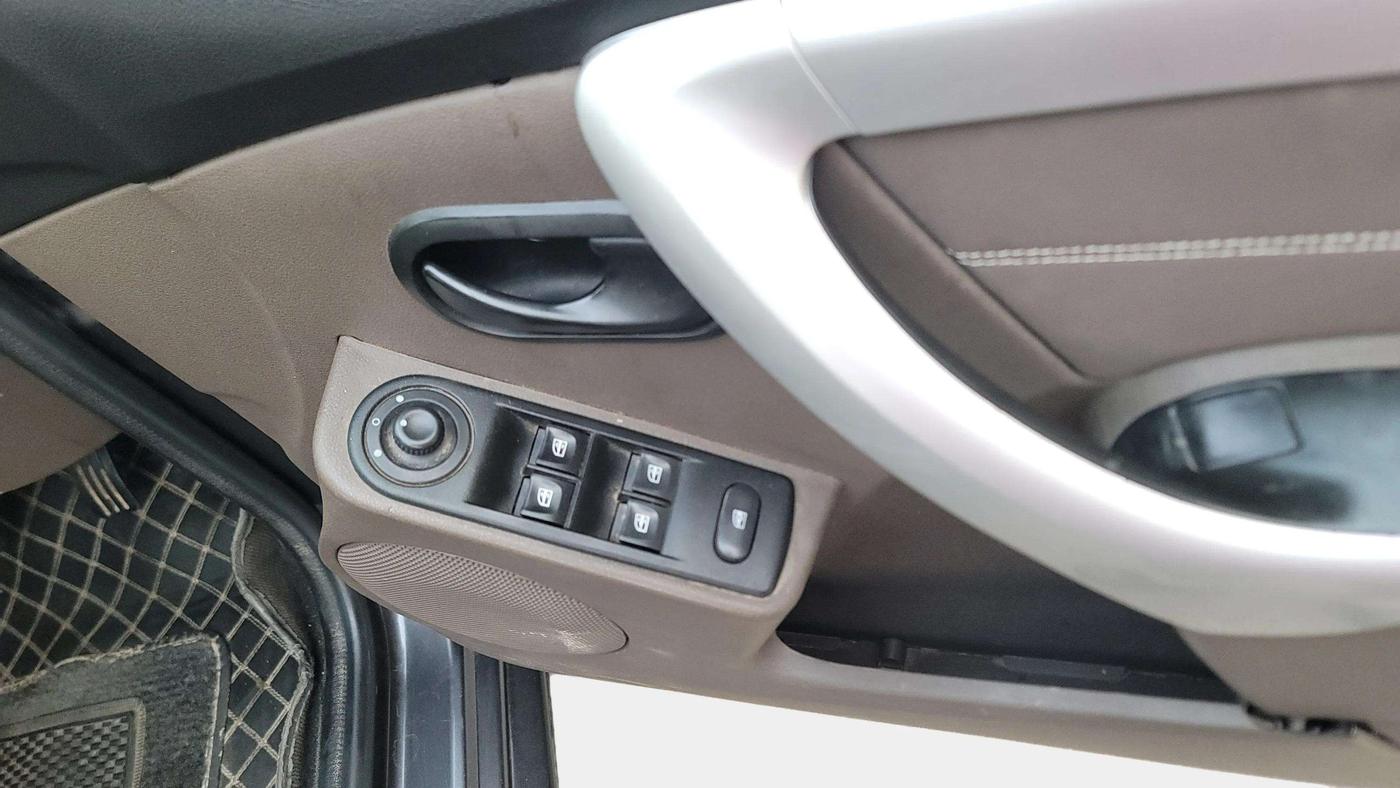 2019 Renault Duster 85 PS RXS MT DIESEL, Diesel, Manual, 75,511 km, Driver Side Door Panels Control