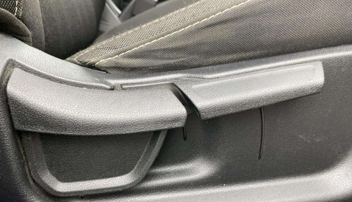 2021 Hyundai NEW I20 ASTA 1.2 AT, Petrol, Automatic, 32,341 km, Driver Side Adjustment Panel