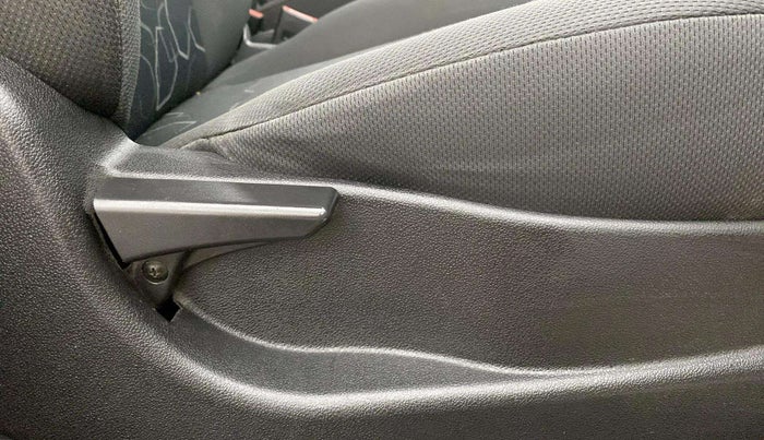 2017 Tata Tiago XT PETROL, Petrol, Manual, 33,862 km, Driver Side Adjustment Panel