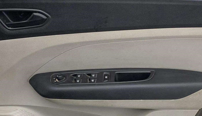 2022 Renault TRIBER RXT LIMITED EDITION, Petrol, Manual, 25,230 km, Driver Side Door Panels Control