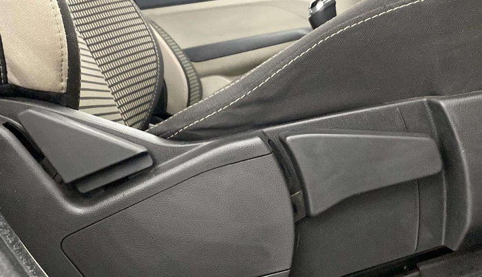 2022 Renault TRIBER RXT LIMITED EDITION, Petrol, Manual, 25,230 km, Driver Side Adjustment Panel
