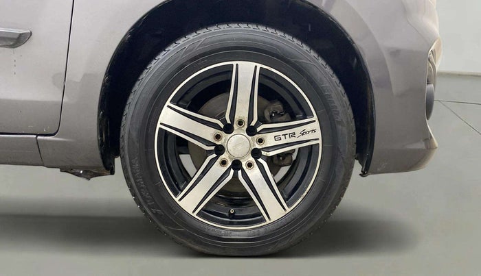 2017 Maruti Ertiga VDI SHVS, Diesel, Manual, 1,10,090 km, Right Front Wheel