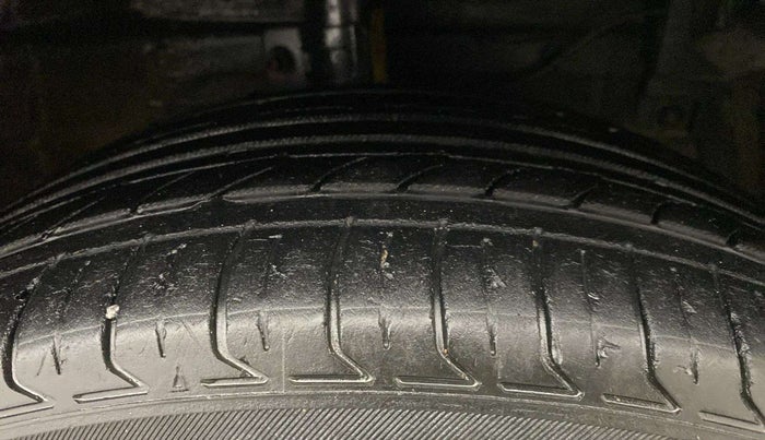 2017 Maruti Ertiga VDI SHVS, Diesel, Manual, 1,10,090 km, Right Front Tyre Tread