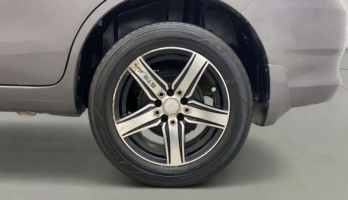 2017 Maruti Ertiga VDI SHVS, Diesel, Manual, 1,10,090 km, Left Rear Wheel