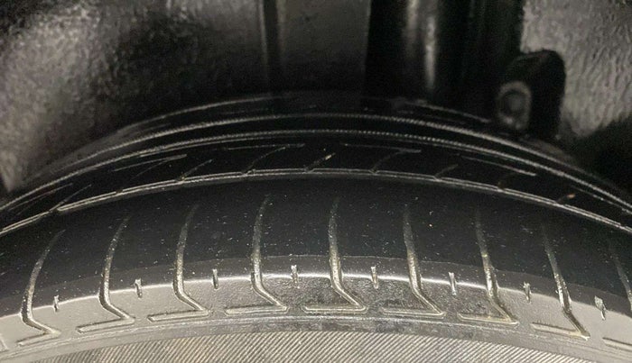 2017 Maruti Ertiga VDI SHVS, Diesel, Manual, 1,10,090 km, Left Rear Tyre Tread