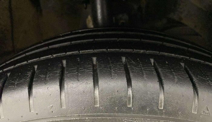 2019 Toyota Glanza V, Petrol, Manual, 35,371 km, Right Front Tyre Tread