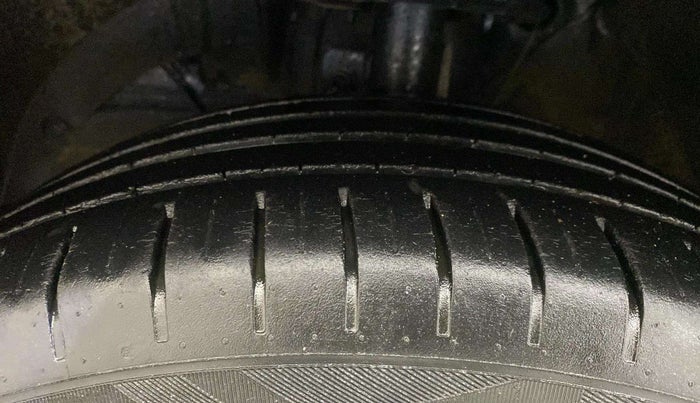 2019 Toyota Glanza V, Petrol, Manual, 35,371 km, Left Front Tyre Tread