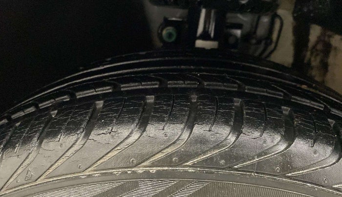 2017 Volkswagen Polo COMFORTLINE 1.2L, Petrol, Manual, 11,881 km, Left Front Tyre Tread