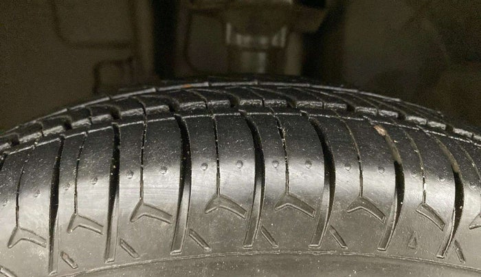 2016 Renault Kwid RXT 0.8, Petrol, Manual, 28,706 km, Left Front Tyre Tread