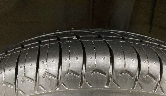 2016 Renault Kwid RXT 0.8, Petrol, Manual, 28,706 km, Left Rear Tyre Tread