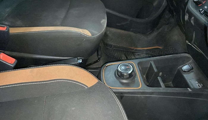 2019 Renault Kwid CLIMBER 1.0 AMT (O), Petrol, Automatic, 37,614 km, Gear Lever