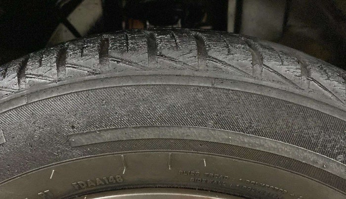 2019 Renault Kwid CLIMBER 1.0 AMT (O), Petrol, Automatic, 37,614 km, Left Front Tyre Tread