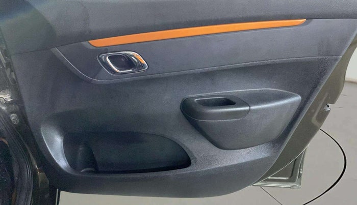 2019 Renault Kwid CLIMBER 1.0 AMT (O), Petrol, Automatic, 37,614 km, Driver Side Door Panels Control