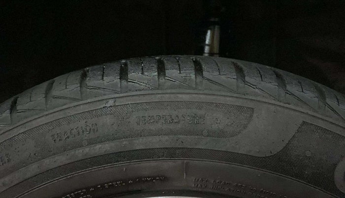 2019 Renault Kwid CLIMBER 1.0 AMT (O), Petrol, Automatic, 37,614 km, Left Rear Tyre Tread