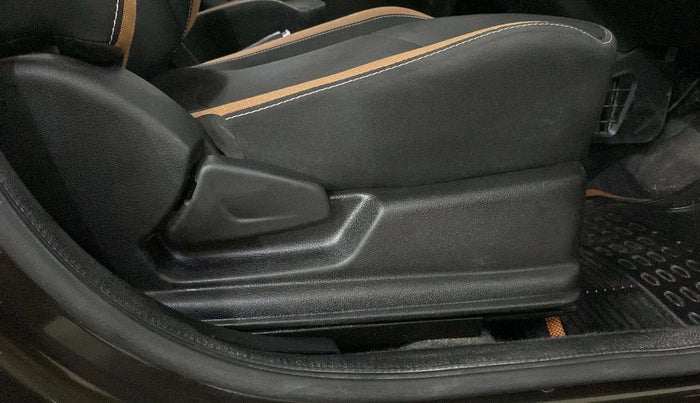 2019 Renault Kwid CLIMBER 1.0 AMT (O), Petrol, Automatic, 37,614 km, Driver Side Adjustment Panel