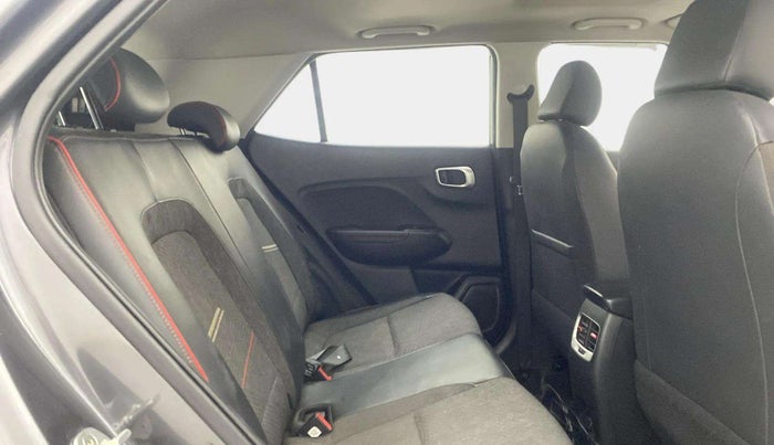 2020 Hyundai VENUE SX 1.0 TURBO IMT DUAL TONE, Petrol, Manual, 77,401 km, Right Side Rear Door Cabin