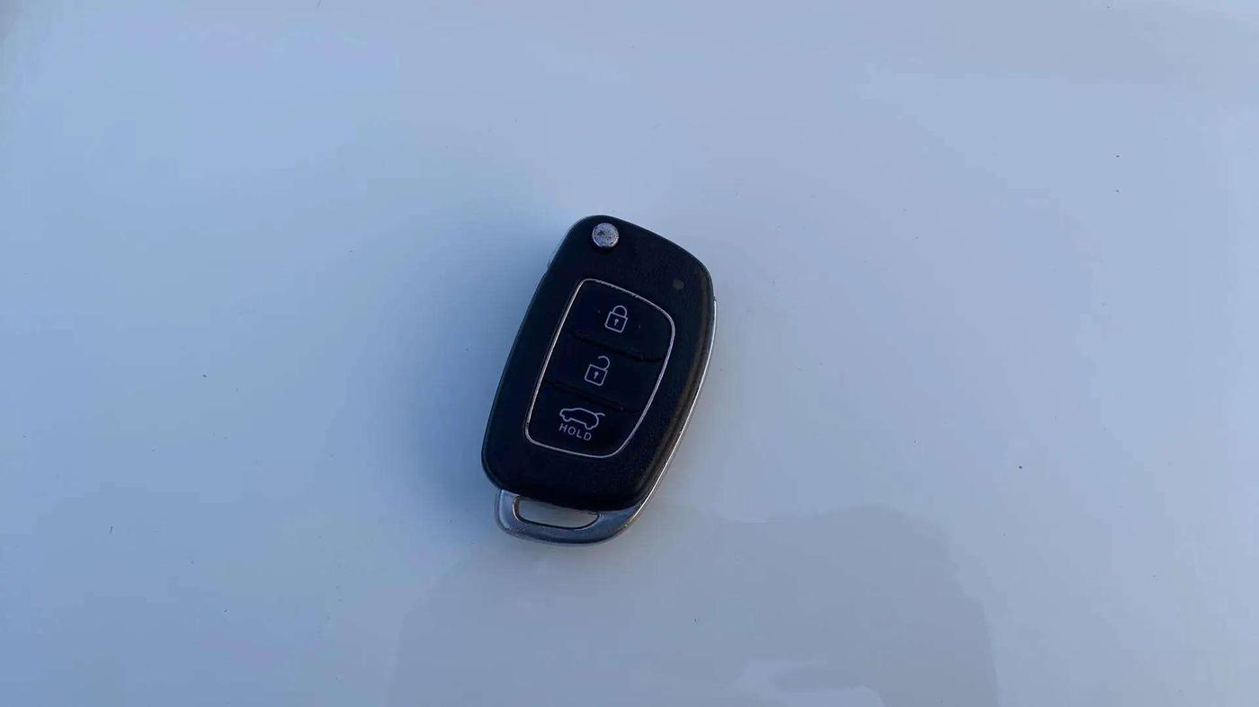 2021 Hyundai VENUE S 1.2, Petrol, Manual, 29,446 km, Key Close Up