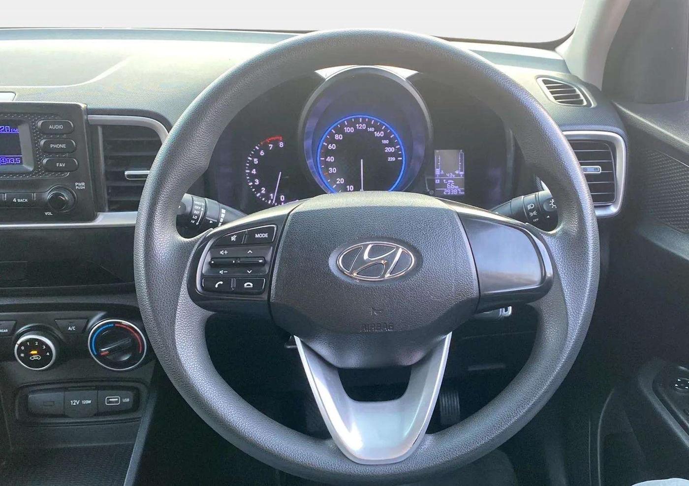 2021 Hyundai VENUE S 1.2, Petrol, Manual, 29,446 km, Steering Wheel Close Up